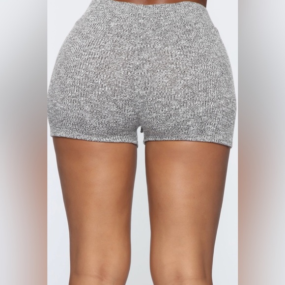 Fashion nova gray stretchy shorts - Picture 2 of 8